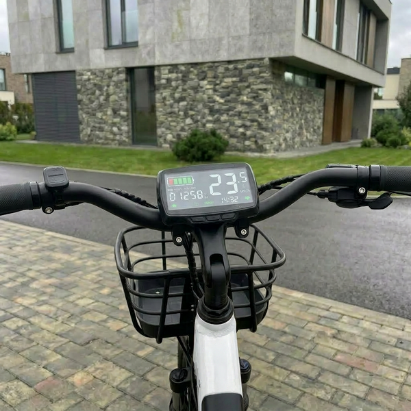 EVOBIKE Vivo N1 2026 &mdash; городской электровелосипед 600W, батарея 48V 13Ah, 26", LED-дисплей, корзина, белый N1 фото